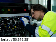 The circuit boards and sensors of a robotic hand are designed by a robotics engineer. in the Robotics Institute Research Center. Стоковое фото, агентство Ingram Publishing / Фотобанк Лори