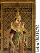 Khon, Is a classical Thai dance in mask. Except for this characters who weren’t wearing masks. because she is the main actor of the story. Стоковое фото, агентство Ingram Publishing / Фотобанк Лори