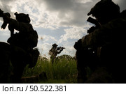 Special forces soldier in camouflage with a pair of weapons that are full of modern technology and complete for battle. Стоковое фото, агентство Ingram Publishing / Фотобанк Лори