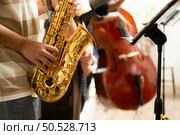 Close-up of a saxophone being played by a jazz band. Стоковое фото, агентство Ingram Publishing / Фотобанк Лори