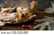 Bolo do Rei or King’s Cake, Made for Christmas, Carnavale or Mardi Gras with Christmas season elements in Background. Стоковое фото, агентство Ingram Publishing / Фотобанк Лори