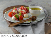 Italian style appetizer, antipasto skewer or caprese on a stick with basil, salami, mozarella and tomatoes. Стоковое фото, агентство Ingram Publishing / Фотобанк Лори