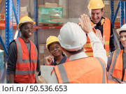 The Manager encouraged the foreman and warehouse workers have to work hard to bring the goods out of the warehouse to finish the small merchants tonight. Стоковое фото, агентство Ingram Publishing / Фотобанк Лори