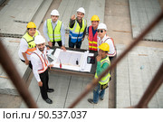 The advancement of technology has helped to alleviate human burdens. hand-controlled robot It is another type of work that assists in reducing the limits of people conducting their own work. Стоковое фото, агентство Ingram Publishing / Фотобанк Лори