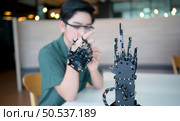 The advancement of technology has helped to alleviate human burdens. hand-controlled robot It is another type of work that assists in reducing the limits of people conducting their own work. Стоковое фото, агентство Ingram Publishing / Фотобанк Лори