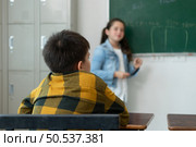 A group of students from an international school that promotes creativity and places children at the center of learning in a variety of subjects. Стоковое фото, агентство Ingram Publishing / Фотобанк Лори