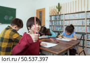 A group of students from an international school that promotes creativity and places children at the center of learning in a variety of subjects. Стоковое фото, агентство Ingram Publishing / Фотобанк Лори
