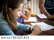 A group of students from an international school that promotes creativity and places children at the center of learning in a variety of subjects. Стоковое фото, агентство Ingram Publishing / Фотобанк Лори