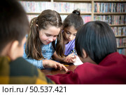 A group of students from an international school that promotes creativity and places children at the center of learning in a variety of subjects. Стоковое фото, агентство Ingram Publishing / Фотобанк Лори