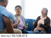Old people’s companions To unwind during the weekend, gather together for activities like singing, playing the guitar, and chit-chatting. Стоковое фото, агентство Ingram Publishing / Фотобанк Лори