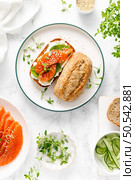 Salmon salted sandwich with spinach and cream cheese, top down view. Стоковое фото, агентство Ingram Publishing / Фотобанк Лори