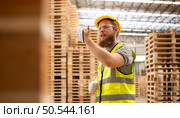 Young worker working in a woodworking factory, There was an accident from using a hammer to assemble pallet parts. Стоковое фото, агентство Ingram Publishing / Фотобанк Лори
