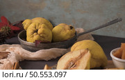 Quince fruits and marmalade in a ceramic bowl on table top. Стоковое фото, агентство Ingram Publishing / Фотобанк Лори