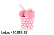 Ice cream scoop in paper cup on white background. Стоковое фото, агентство Ingram Publishing / Фотобанк Лори