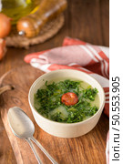Caldo verde popular soup in Portuguese cuisine. traditional ingredients for caldo verde are potatoes, collard greens , olive oil and salt. Additionally garlic or onion may be added. Стоковое фото, агентство Ingram Publishing / Фотобанк Лори