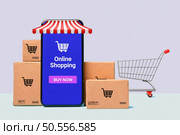 Concept online Sopping. boxes and shopping bag with Smartphone Online Shopping screen. Стоковое фото, агентство Ingram Publishing / Фотобанк Лори