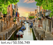Canal in Venice between the old houses. Old buildings in Venice. Стоковое фото, агентство Ingram Publishing / Фотобанк Лори