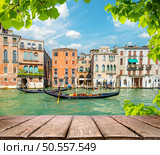 Canal in Venice between the old houses . Стоковое фото, агентство Ingram Publishing / Фотобанк Лори
