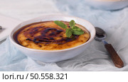 Leite creme, portuguese desert similar to creme brulee, cream brulee and burnt cream. Стоковое фото, агентство Ingram Publishing / Фотобанк Лори