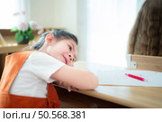 When class becomes dull. The kids started to feel tired and sleepy. Стоковое фото, агентство Ingram Publishing / Фотобанк Лори