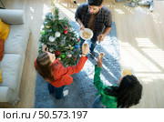 Multiethnic friends had fun party and drinking wine at home. Стоковое фото, агентство Ingram Publishing / Фотобанк Лори