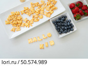 Snacks and fruits on the table that the mother prepared for the little daughters to eat as a snack. Стоковое фото, агентство Ingram Publishing / Фотобанк Лори