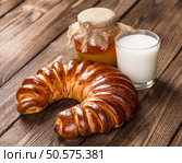 Tasty croissants with spikelets on grey wooden background. Стоковое фото, агентство Ingram Publishing / Фотобанк Лори