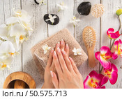 Woman with beautiful manicured nails in spa.. Woman with beautiful manicured nails. Стоковое фото, агентство Ingram Publishing / Фотобанк Лори