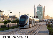 New modern tram in Dubai, United Arab Emirates. Стоковое фото, агентство Ingram Publishing / Фотобанк Лори