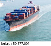 Large container ship arriving in port.. large container ship. Стоковое фото, агентство Ingram Publishing / Фотобанк Лори
