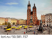 Saint Mary Basilica and Sukiennice town market square in Krakow. Стоковое фото, агентство Ingram Publishing / Фотобанк Лори