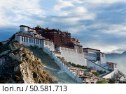 Potala palace in Tibet, China. Photo taken in the morning. Стоковое фото, агентство Ingram Publishing / Фотобанк Лори