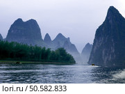 Famous karst mountains at Li river near Yangshuo, Guanxi province, China. Стоковое фото, агентство Ingram Publishing / Фотобанк Лори