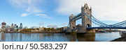 Panoramic view of Tower Bridge in London. Стоковое фото, агентство Ingram Publishing / Фотобанк Лори