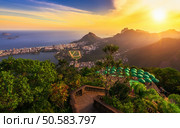 Sunset view from Corcovado of Lagoa Rodrigo de Freitas, Ipanema and Leblon in Rio de Janeiro, Brazil. Стоковое фото, агентство Ingram Publishing / Фотобанк Лори