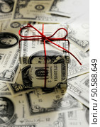 Gift box made of US Dollars. 24316781. Стоковое фото, агентство Ingram Publishing / Фотобанк Лори