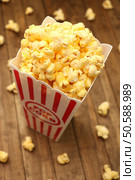 Full bucket of popcorn. Isolated on white. Стоковое фото, агентство Ingram Publishing / Фотобанк Лори