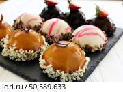 Tray with delicious catering cakes. Стоковое фото, агентство Ingram Publishing / Фотобанк Лори