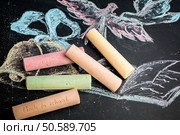 School concept, back to school inscription on a large chalk on a blackboard chalk drawn bells and notebook. Стоковое фото, агентство Ingram Publishing / Фотобанк Лори
