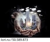 Close up of hand holding US dollars. 24316741. Стоковое фото, агентство Ingram Publishing / Фотобанк Лори