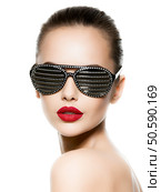 Fashion portrait of  woman wearing black sunglasses with diamonds and red lips. Стоковое фото, агентство Ingram Publishing / Фотобанк Лори