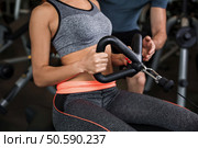 happy cutie athletic girl , with instructor execute exercises and smile, in sport-hall. happy cutie athletic girl , execute exercise in sport-hall. Стоковое фото, агентство Ingram Publishing / Фотобанк Лори