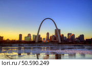 The St. Louis, Missouri Gateway Arch and skyline. Стоковое фото, агентство Ingram Publishing / Фотобанк Лори