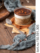 Indulge in a luscious tiramisu-inspired chia pudding, layered with creamy coffee-infused chia and a rich chocolate topping. This delightful breakfast or dessert option combines classic tiramisu flavors with wholesome ingredients for a convenient and satisfying treat. Стоковое фото, агентство Ingram Publishing / Фотобанк Лори