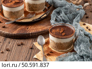 Delight in a luscious tiramisu-inspired chia pudding, layered with creamy coffee-infused chia and a rich chocolate topping. This guilt-free breakfast or dessert option blends classic flavors with wholesome ingredients for a convenient and satisfying treat. Стоковое фото, агентство Ingram Publishing / Фотобанк Лори