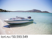Speedboat beached on shore. Стоковое фото, агентство Ingram Publishing / Фотобанк Лори
