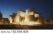 Walt disney concert hall changing light at twilight. Стоковое AI-видео, аниматор Юрий Поздников / Фотобанк Лори