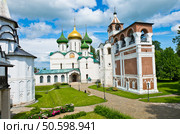Спасо-Преображенский собор и звонница. Спасо-Евфимиев монастырь. Город Суздаль. Золотое Кольцо. Россия. Редакционное фото, фотограф E. O. / Фотобанк Лори