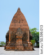 Ancient sacred Po Nagar Cham Tower built in the 12th century in Nha Trang, Vietnam. Стоковое фото, фотограф Сергей Фролов / Фотобанк Лори