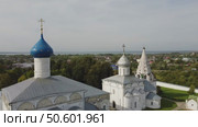 Церкви, храмы и монастыри России: Переславль-Залесский Свято-Троицкий Данилов мужской монастырь - пролет камеры над куполом собора (2020 год). Стоковое видео, видеограф Александр Заречнев / Фотобанк Лори